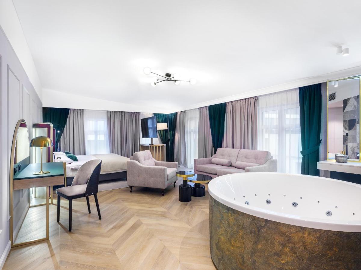 Golden Queen Deluxe Jacuzzi Apartments - Old Town Krakow Dış mekan fotoğraf