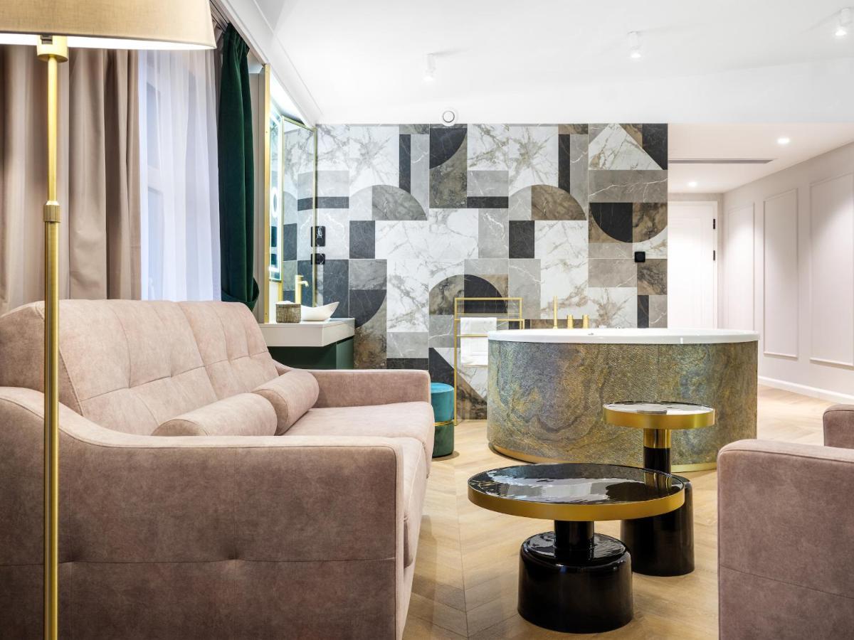 Golden Queen Deluxe Jacuzzi Apartments - Old Town Krakow Dış mekan fotoğraf
