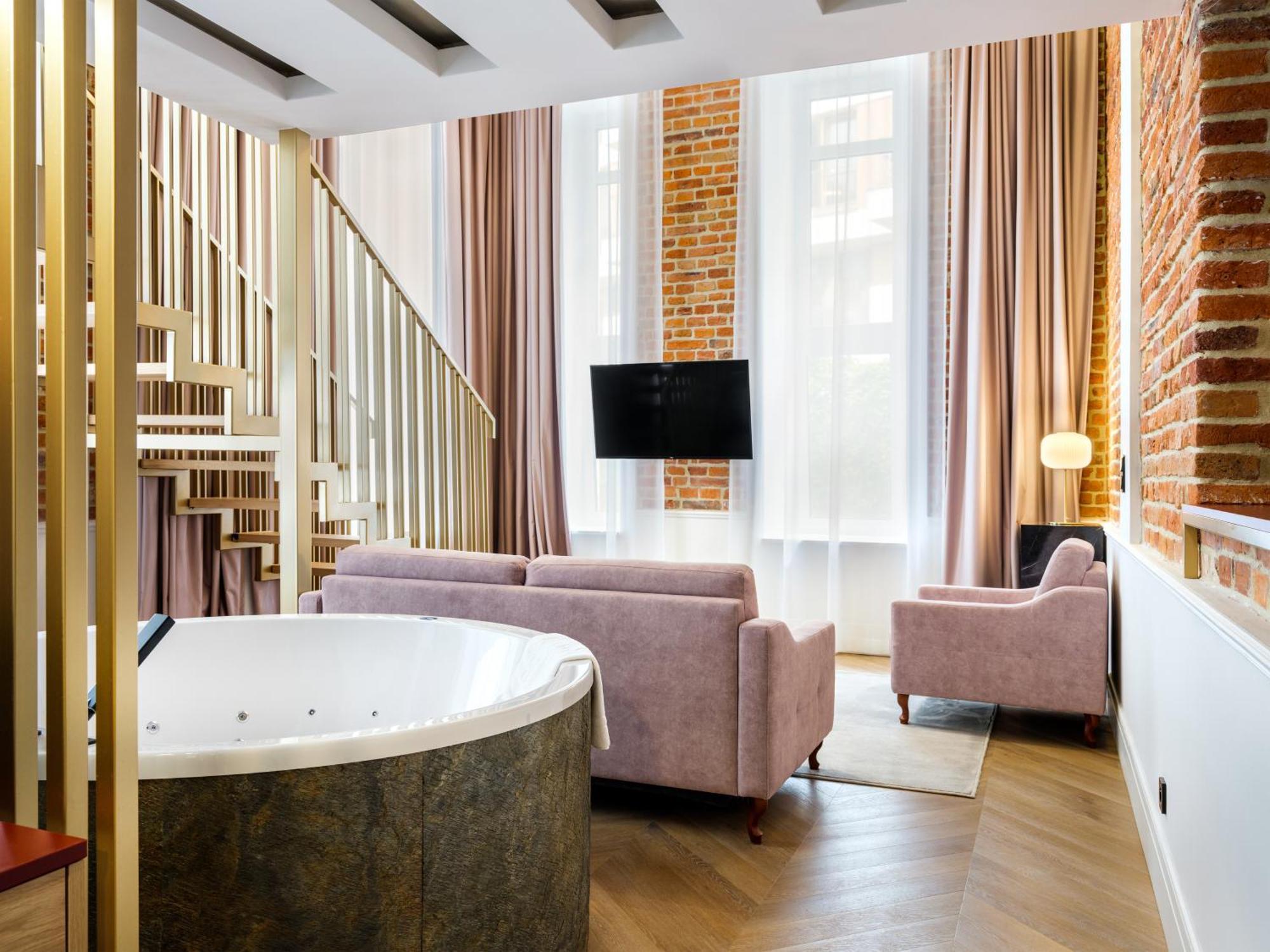 Golden Queen Deluxe Jacuzzi Apartments - Old Town Krakow Dış mekan fotoğraf